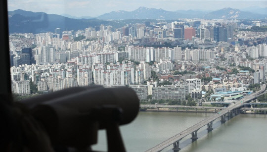 서울 여의도 63스퀘어에서 바라본 서울 아파트. 연합뉴스